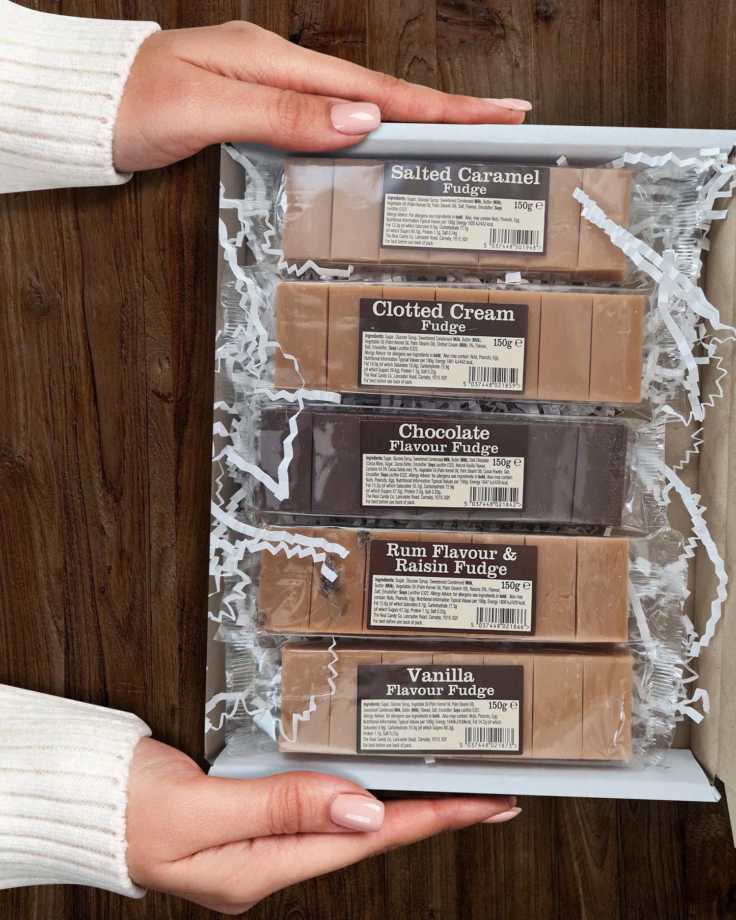 Fudge Gift Set 5 Snack Bars | Salted Caramel Fudge, Rum and Raisin Fudge, Chocolate, Vanilla, and Clotted Cream Fudge (130 g Each)