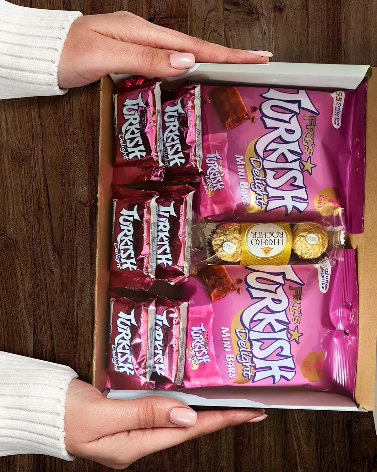 Turkish Delight Gift Box | Turkish Delight Chocolate (6 x 51g) and Mini Bars (2 x 7 pack 105g) with Ferrero Rocher Chocolate (3pack 37.5g)