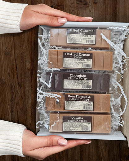 Fudge Gift Set 5 Snack Bars | Salted Caramel Fudge, Rum and Raisin Fudge, Chocolate, Vanilla, and Clotted Cream Fudge (130 g Each)